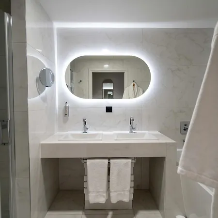 Отель Et Restaurant Le Regina 4*