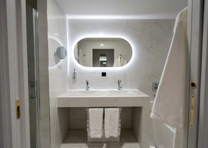 Hotel Et Restaurant Le Regina 4*