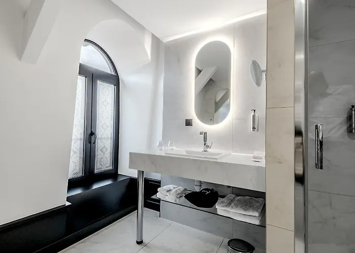 Hotel Et Restaurant Le Regina